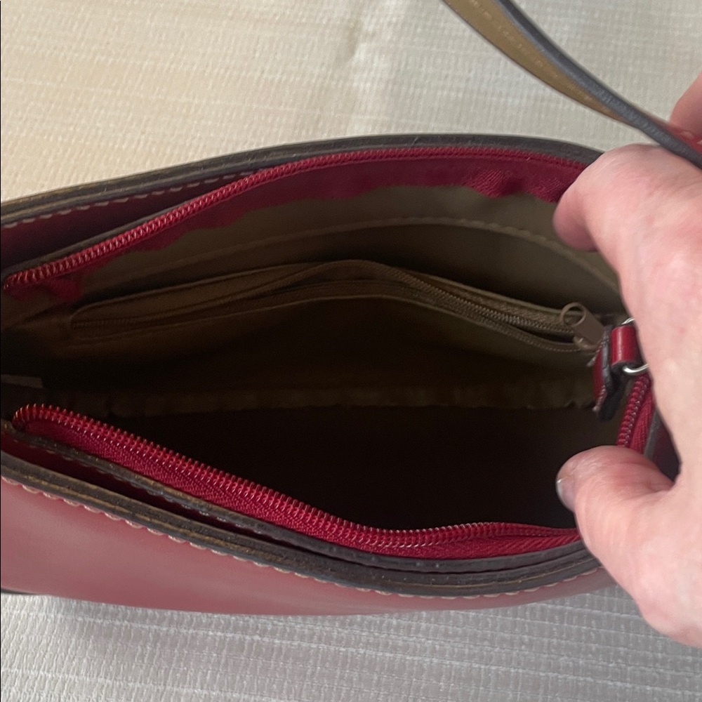 Classic Red Leather Shoulder Bag - Picture 10 of 11